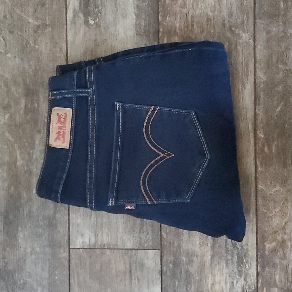 Hardly worn Levi skinny jeans